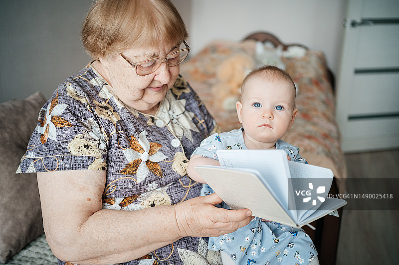 曾祖母与曾孙女图片素材