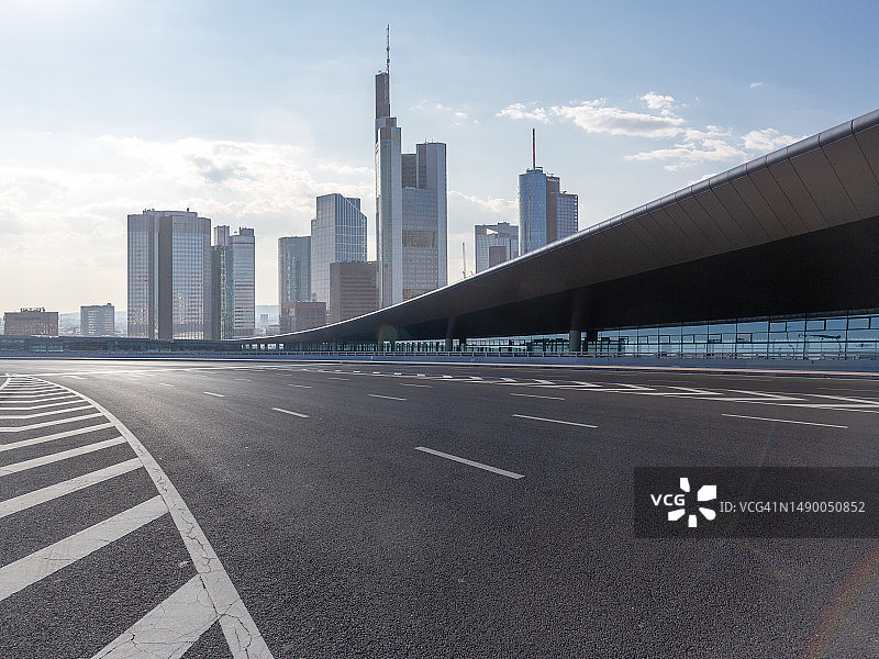法兰克福空荡荡的路图片素材
