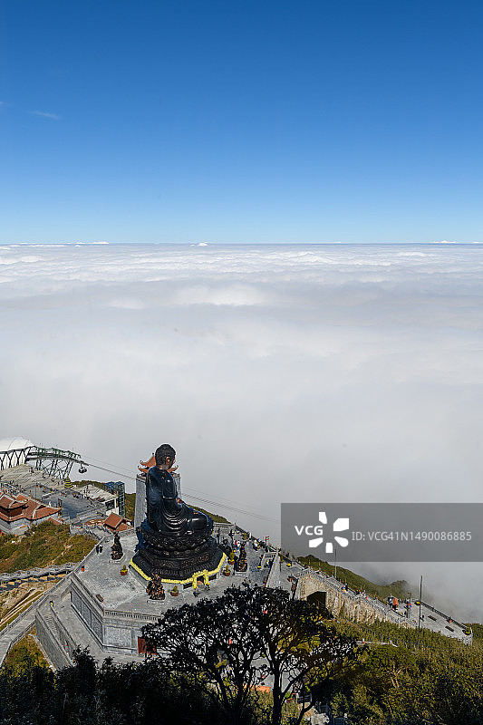 越南沙巴番西邦峰金山宝胜寺的U Lai佛像航拍图片素材