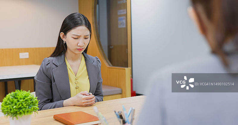 面试中的女士图片素材