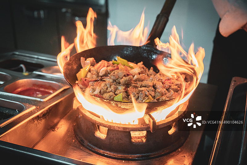 厨师之手火焰的特写图片素材