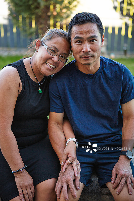 快乐的亚洲夫妇图片素材