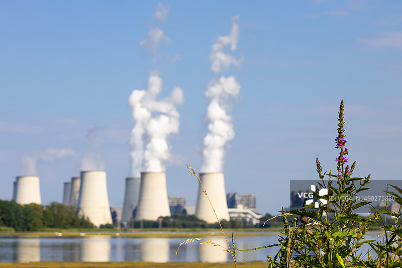 扬什瓦尔德燃煤电站的冷却塔（勃兰登堡，德国）图片素材