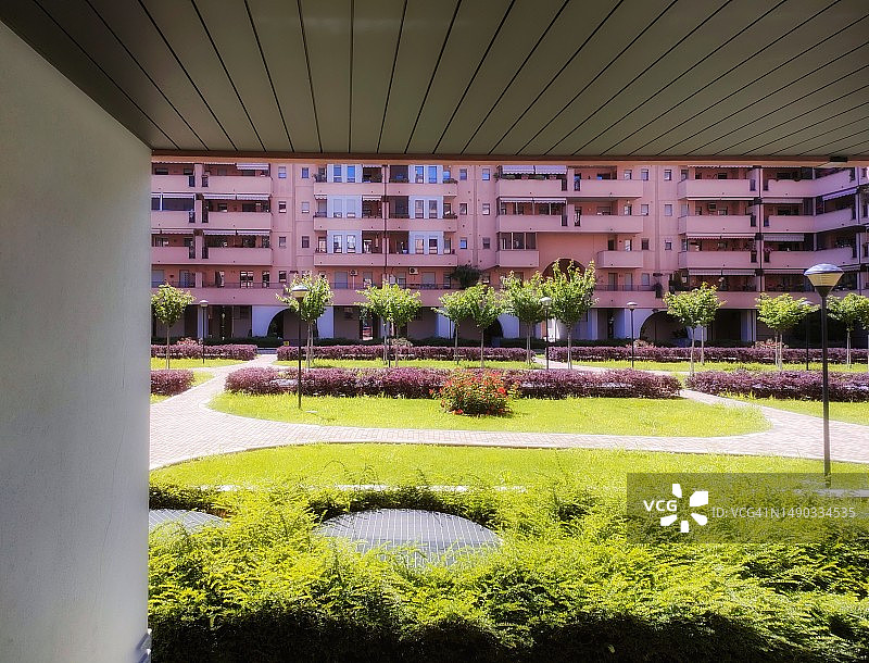 从门廊看到的公寓图片素材