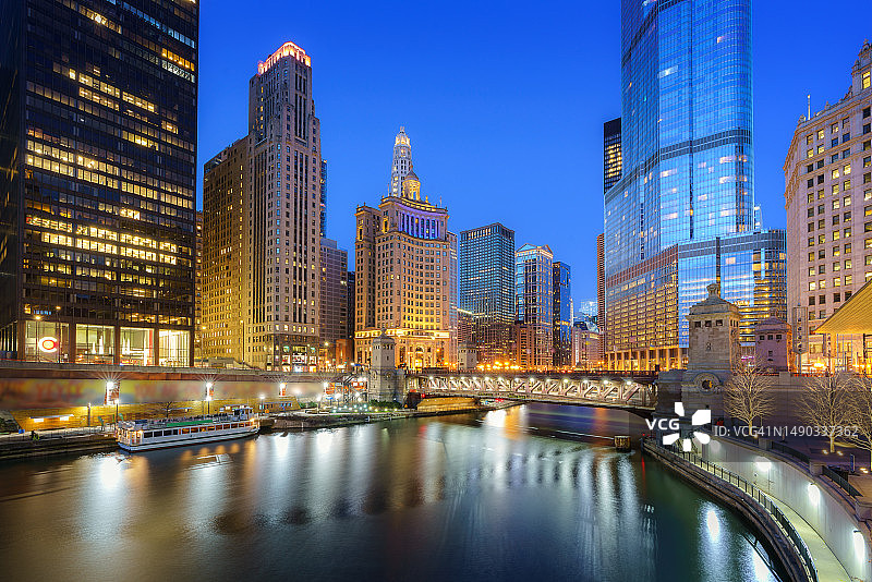 芝加哥商业中心与密歇根湖风光图片素材