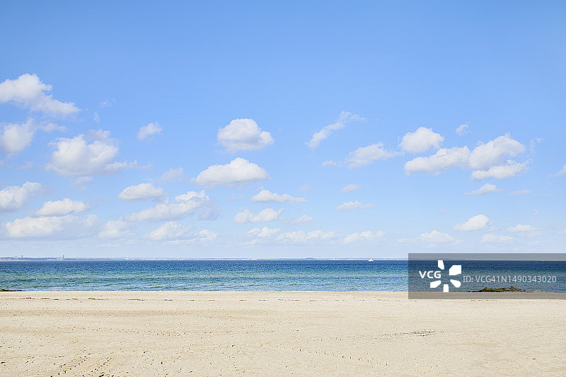 海滩、大海和蓝天图片素材