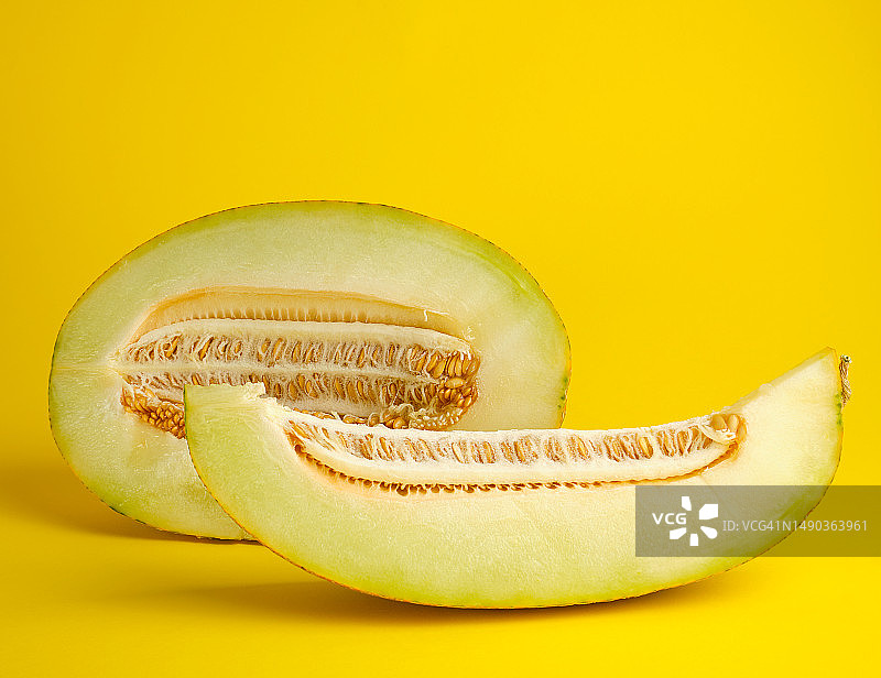 黄色背景上的瓜图片素材