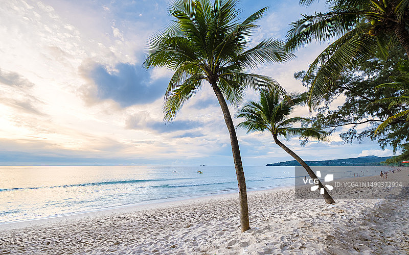 普吉岛邦涛海滩日落景色图片素材