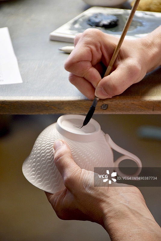 德国迈森瓷器工坊的瓷器生产图片素材