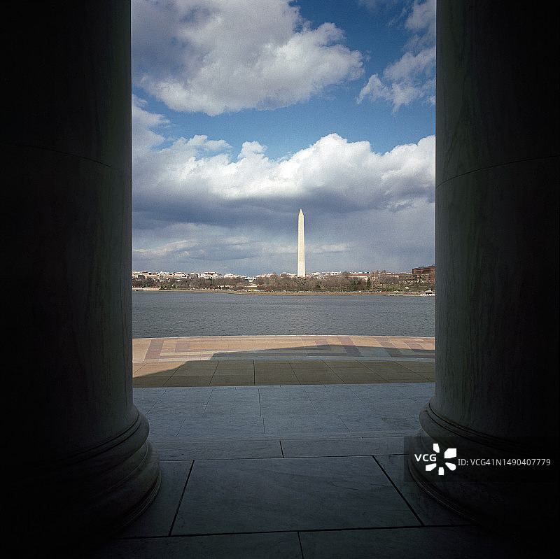 托马斯·杰斐逊纪念堂和华盛顿纪念碑图片素材