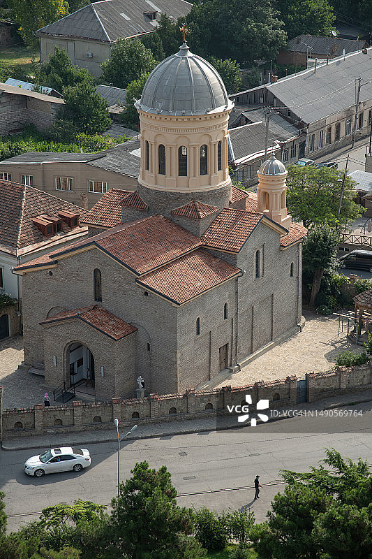 格鲁吉亚带有圣母玛利亚大教堂前景的哥里俯视图图片素材