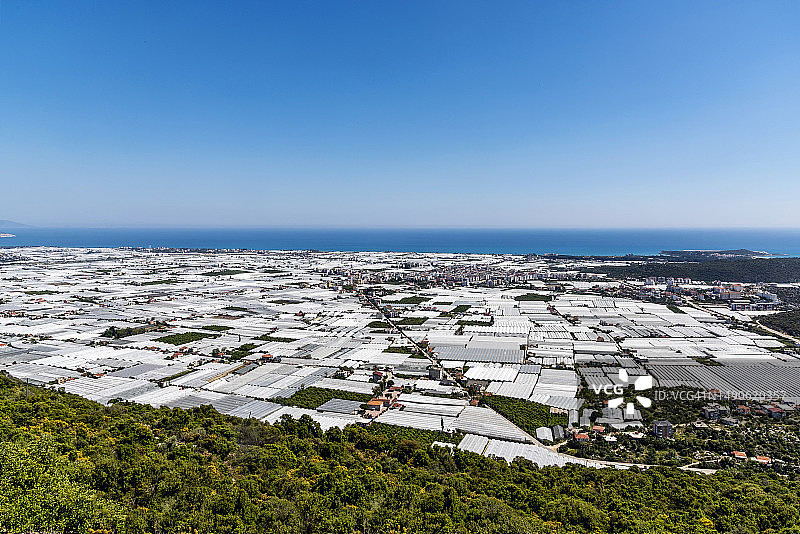 土耳其Demre - Myra区周围建造的温室图片素材