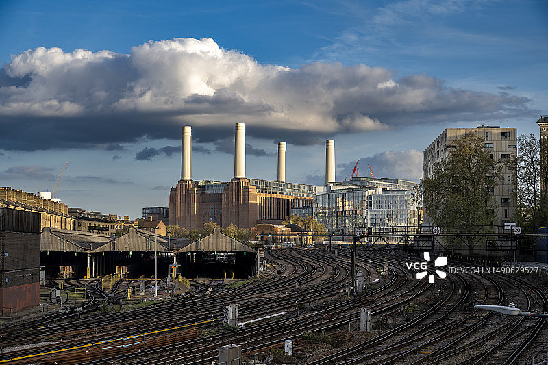 从埃伯里桥看到的巴特西发电站图片素材