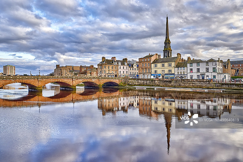 苏格兰艾尔镇艾尔河上的新桥图片素材