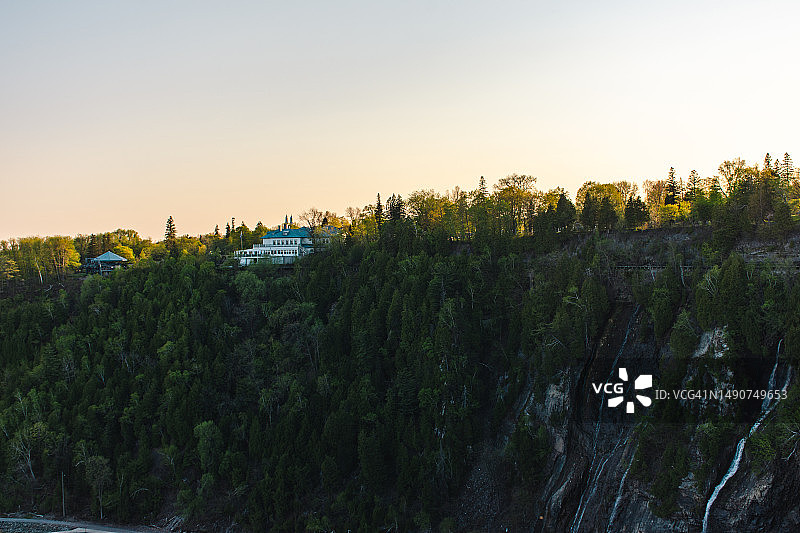 蒙莫朗西瀑布公园的自然风光图片素材