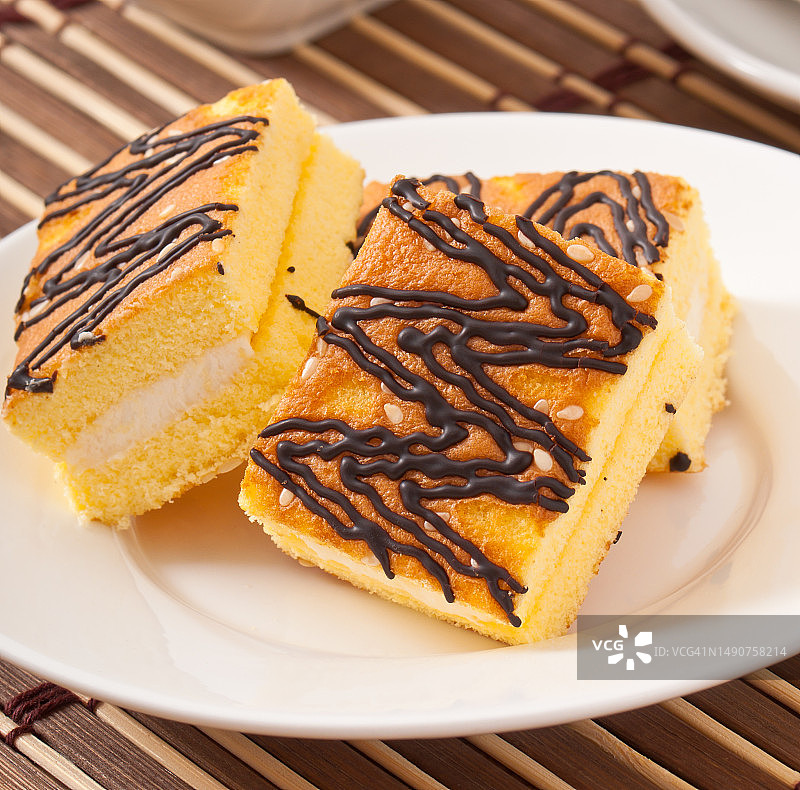 茶和糖配海绵蛋糕片，罗马尼亚图片素材