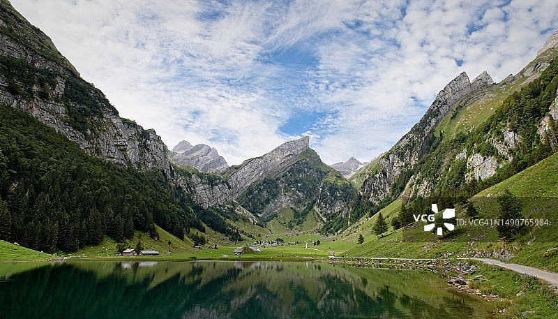 瑞士内阿彭策尔的湖光山色图片素材