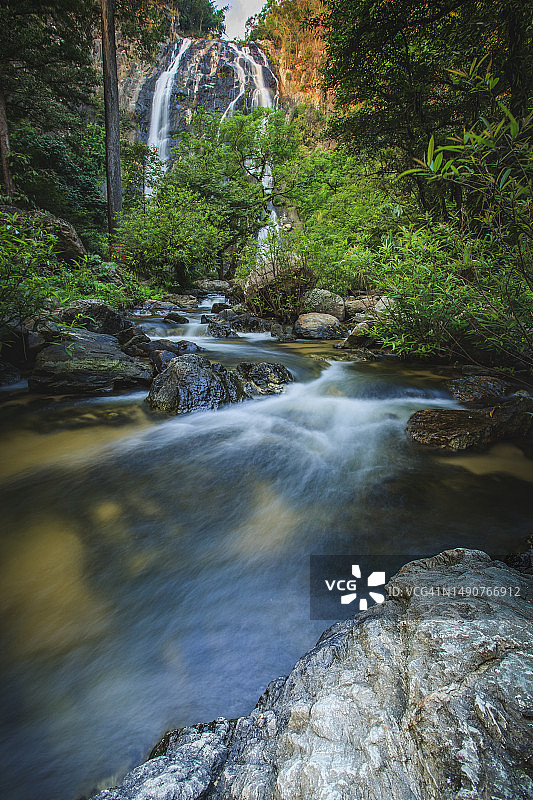 甘烹碧府北部空兰瀑布图片素材