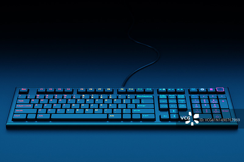 罗马尼亚黑色背景下桌子上的电脑键盘特写图片素材