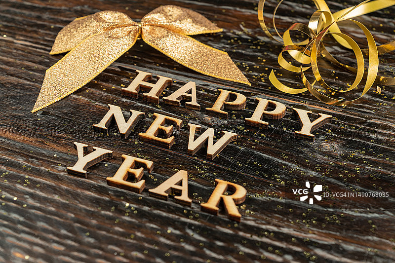 木制字母金色亮片新年祝福语创意贺卡图片素材