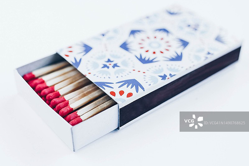 带有大火柴的彩色火柴盒，罗马尼亚图片素材