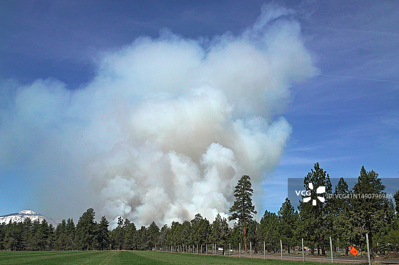 俄勒冈州的受控燃烧图片素材