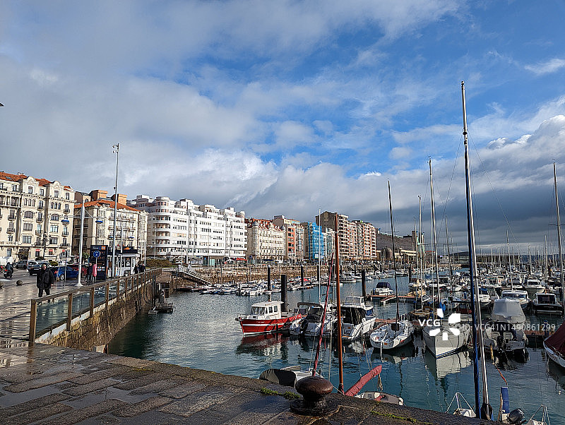 西班牙坎塔布里亚桑坦德市港口图片素材