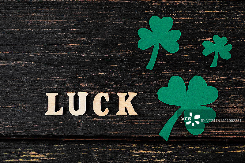 平铺：圣帕特里克节三叶草图片素材