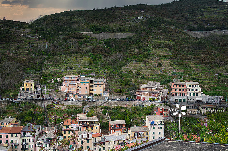 意大利利古里亚里奥马焦雷镇建筑高角度视图图片素材