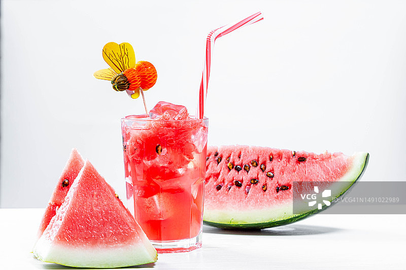 玻璃杯装西瓜饮品，罗马尼亚图片素材