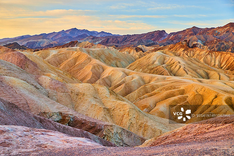 死亡谷 Zabriskie Point 绚丽的日出图片素材
