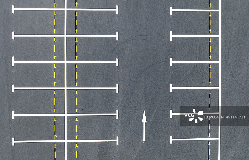 空荡荡的停车场图片素材