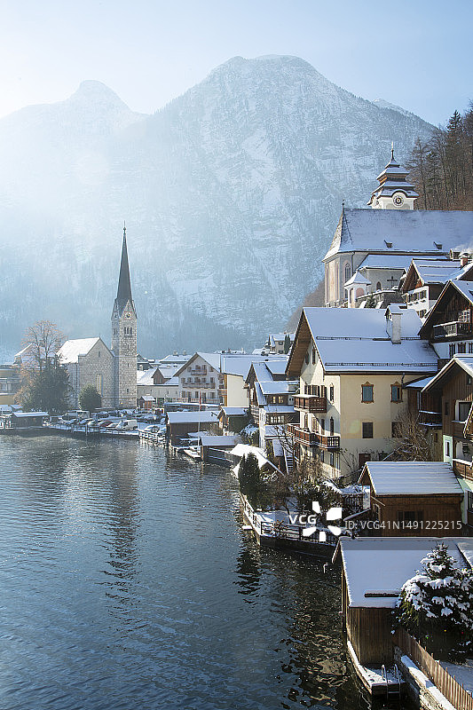 奥地利哈尔施塔特村冬季风光图片素材