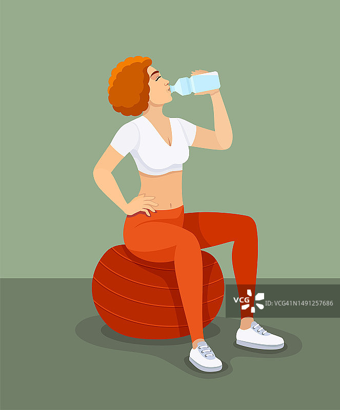 正在锻炼和喝水的健身女性图片素材