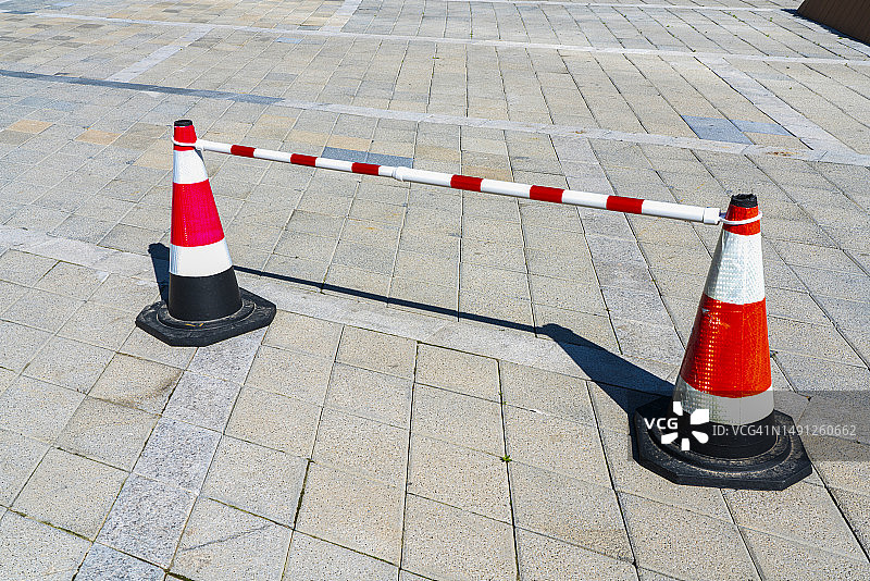 道路上的交通锥图片素材