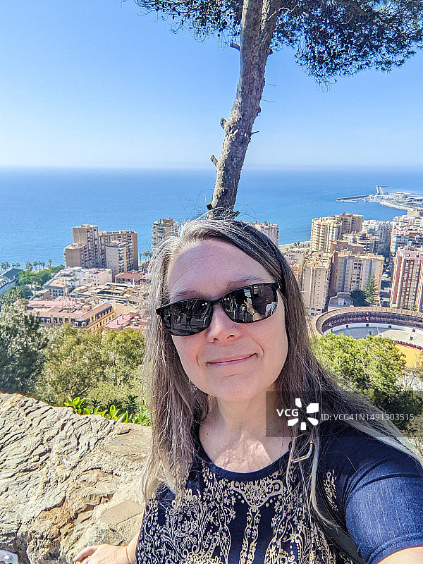 龙达的中年妇女头像图片素材