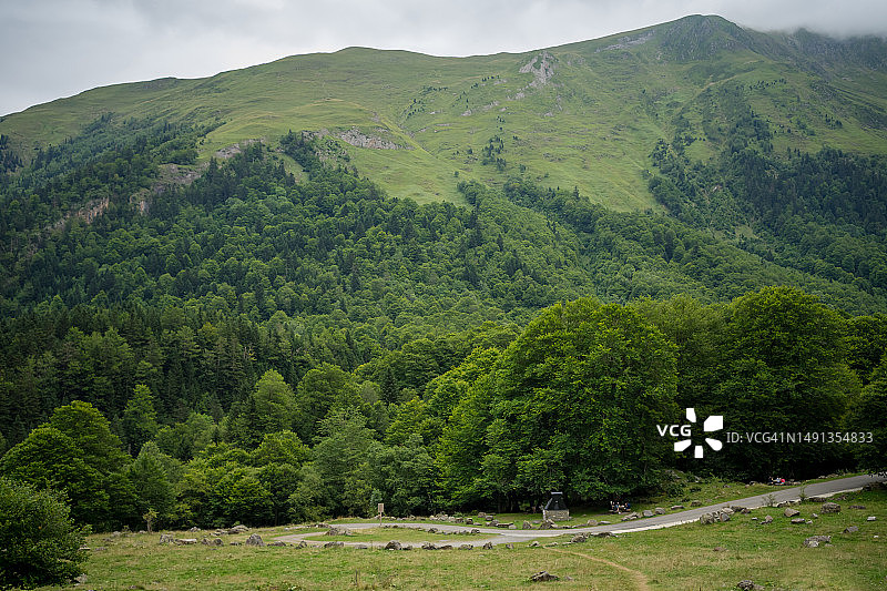 色彩鲜艳的 Pyrenees 山脉风景图片素材