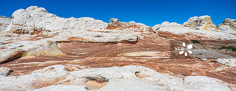 白色口袋的漩涡砂岩图片素材