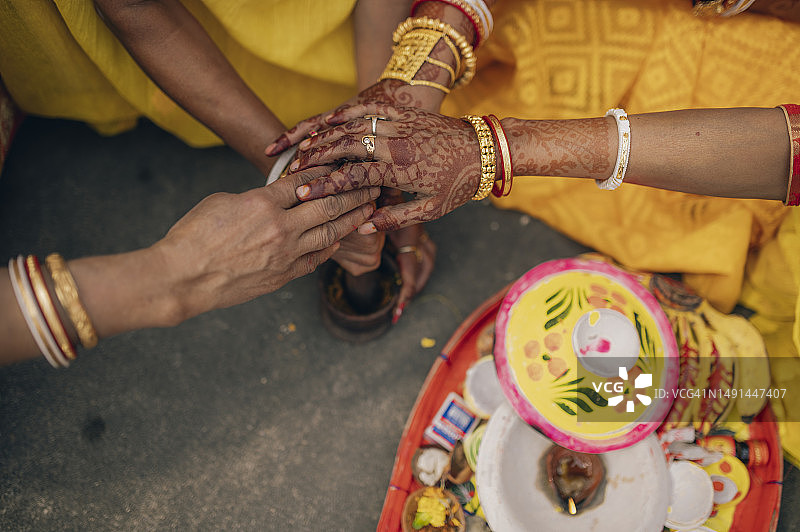 孟加拉婚礼的姜黄仪式图片素材