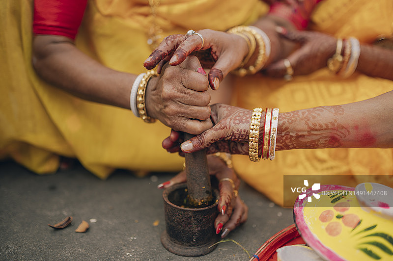 孟加拉婚礼的姜黄仪式图片素材