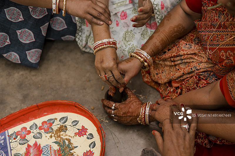 孟加拉婚礼的姜黄仪式图片素材