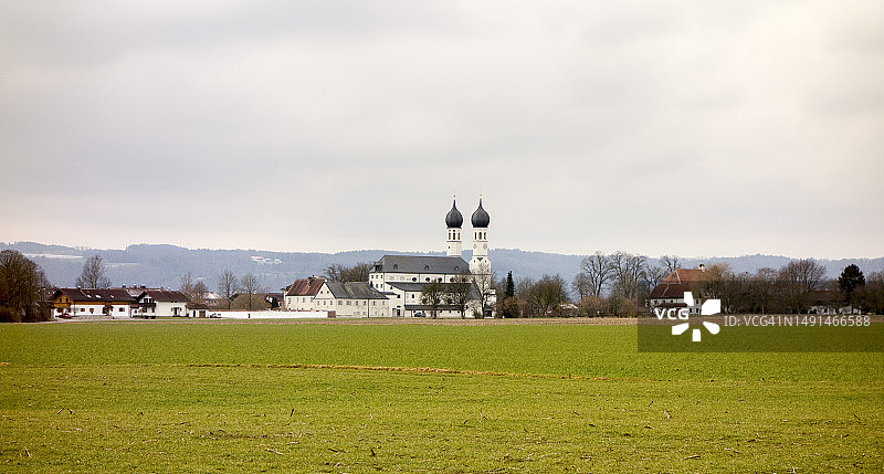 德国带尖顶的教堂图片素材