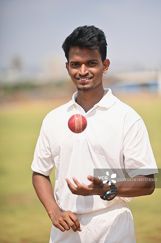 板球场上的快速投球手肖像图片素材