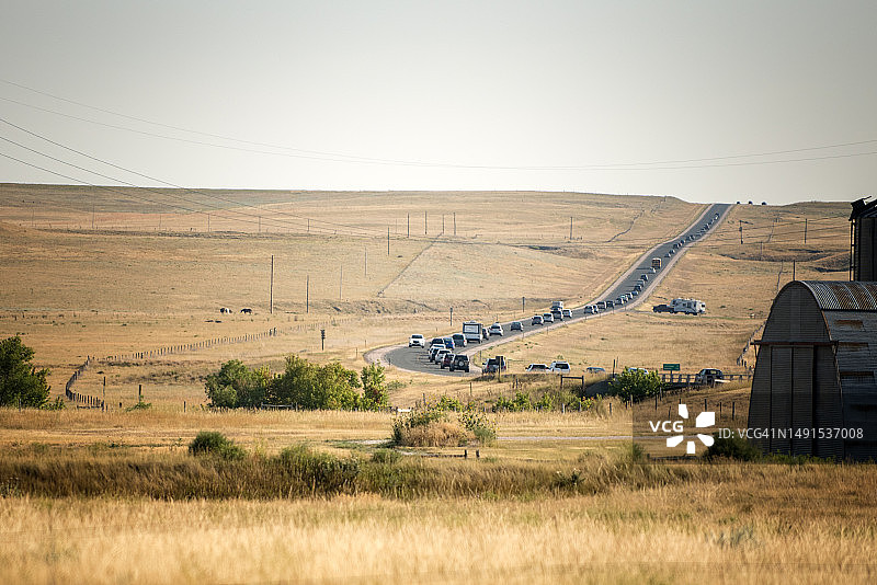 2017年日食后内布拉斯加州的汽车拥堵图片素材