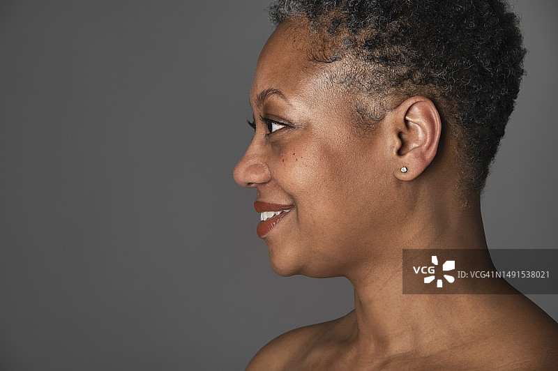 中年非裔美国妇女的影楼美人写真图片素材