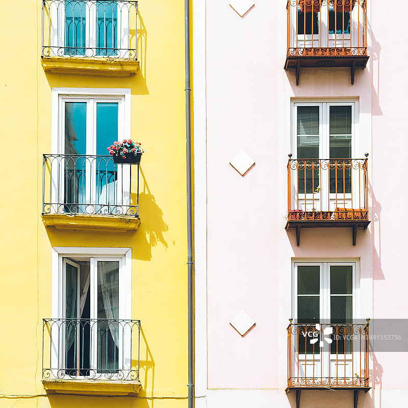 黄色和粉色的建筑立面图片素材
