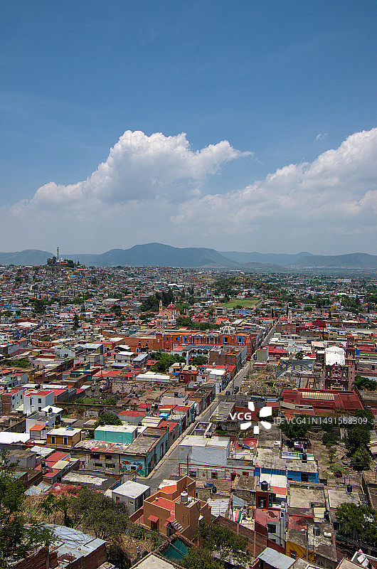 从圣米格尔山看阿特利斯科镇景色，墨西哥普埃布拉州图片素材
