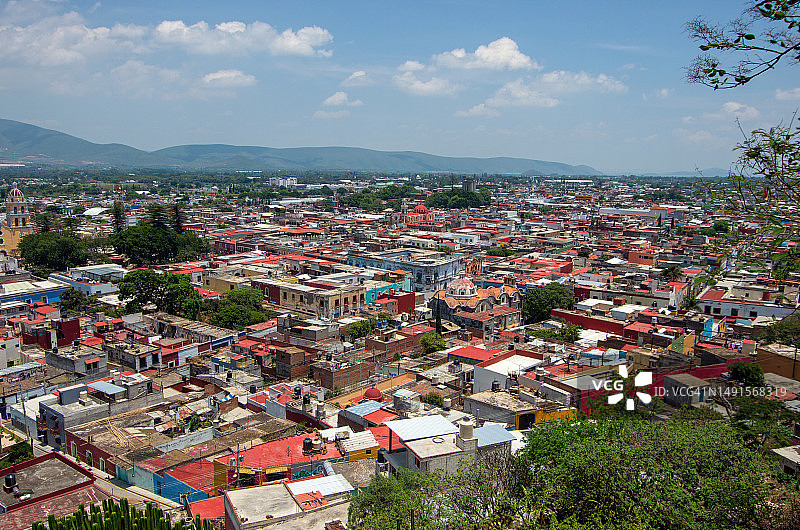 从圣米格尔山看阿特利斯科镇景色，墨西哥普埃布拉州图片素材