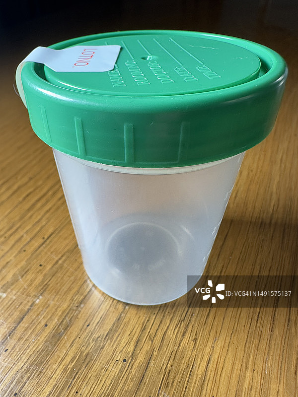 药物和酒精测试样品容器图片素材