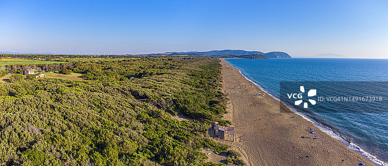 托斯卡纳里米利亚诺海滩无人机航拍图片素材